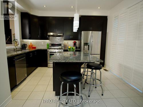 954 Penson Crescent, Milton, ON - Indoor Photo Showing Kitchen