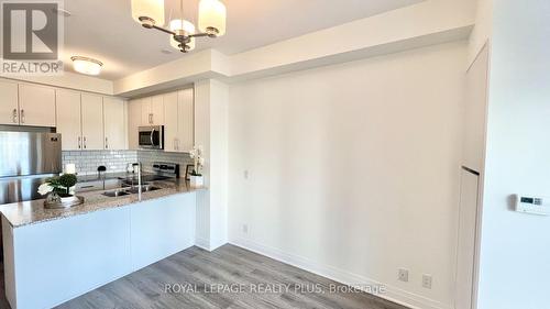 334 - 128 Grovewood Common, Oakville, ON - Indoor Photo Showing Kitchen With Double Sink