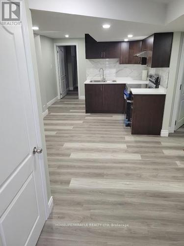 Bsmt - 81 Salisbury Circle, Brampton, ON - Indoor Photo Showing Kitchen