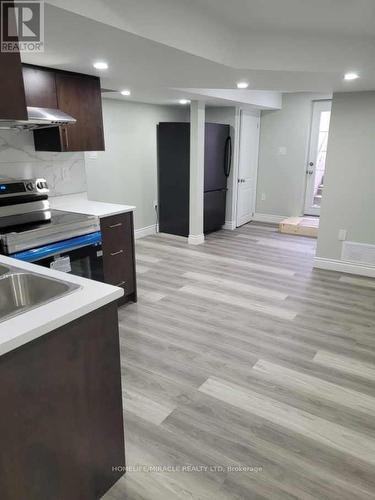 Bsmt - 81 Salisbury Circle, Brampton, ON - Indoor Photo Showing Kitchen