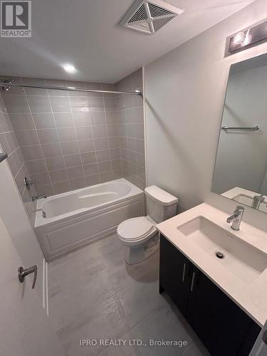 10 - 3538 Colonial Drive, Mississauga, ON - Indoor Photo Showing Bathroom