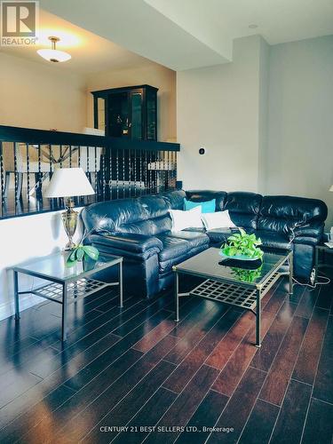 46 - 400 Bloor Street, Mississauga, ON - Indoor Photo Showing Living Room