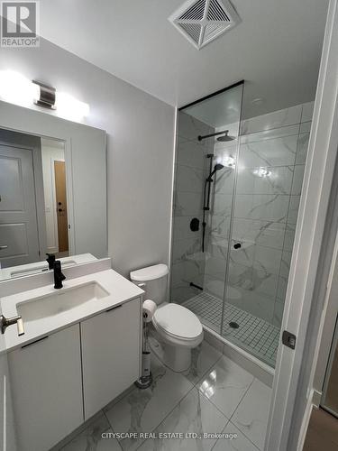 1410 - 202 Burnhamthorpe Road E, Mississauga, ON - Indoor Photo Showing Bathroom