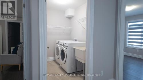 1563 Virtue Lane, Windsor, ON - Indoor Photo Showing Laundry Room