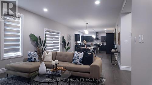 1563 Virtue Lane, Windsor, ON - Indoor Photo Showing Living Room