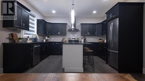 1563 Virtue Lane, Windsor, ON - Indoor Photo Showing Kitchen With Stainless Steel Kitchen With Upgraded Kitchen