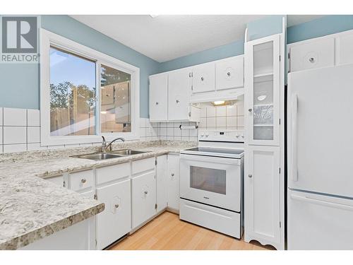 1350 Maple Road, Kelowna, BC - Indoor Photo Showing Kitchen With Double Sink