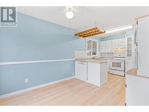 1350 Maple Road, Kelowna, BC - Indoor Photo Showing Kitchen