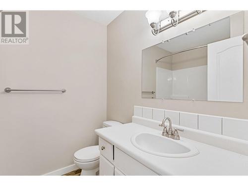 1350 Maple Road, Kelowna, BC - Indoor Photo Showing Bathroom