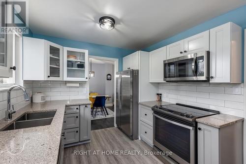 961 Curtis Crescent, Cobourg, ON - Indoor Photo Showing Kitchen With Double Sink With Upgraded Kitchen