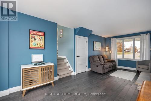 961 Curtis Crescent, Cobourg, ON - Indoor Photo Showing Living Room