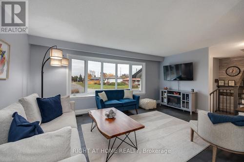 961 Curtis Crescent, Cobourg, ON - Indoor Photo Showing Living Room