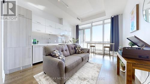 614 - 180 Enterprise Boulevard, Markham, ON - Indoor Photo Showing Living Room