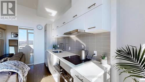 614 - 180 Enterprise Boulevard, Markham, ON - Indoor Photo Showing Kitchen