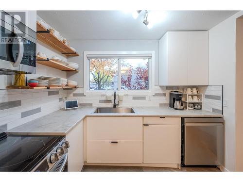 Kitchen - 3099 South Main Street Unit# 44, Penticton, BC - Indoor Photo Showing Kitchen