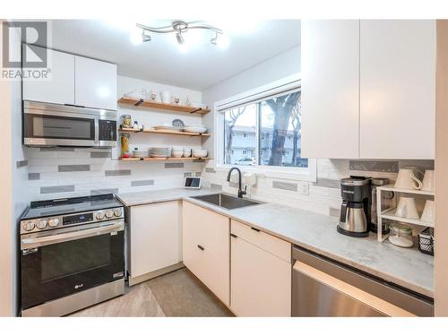 Kitchen - 3099 South Main Street Unit# 44, Penticton, BC - Indoor Photo Showing Kitchen