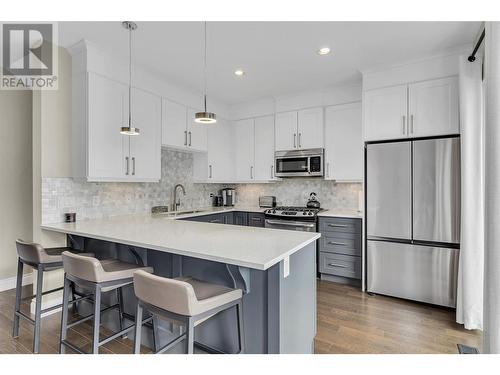 625 Fuller Avenue, Kelowna, BC - Indoor Photo Showing Kitchen With Upgraded Kitchen