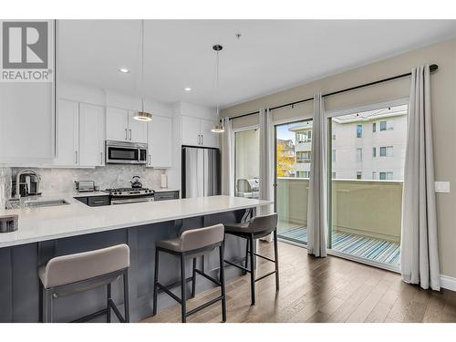 625 Fuller Avenue, Kelowna, BC - Indoor Photo Showing Kitchen With Upgraded Kitchen