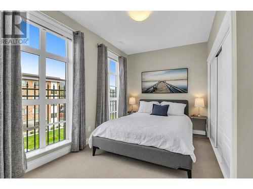 625 Fuller Avenue, Kelowna, BC - Indoor Photo Showing Bedroom