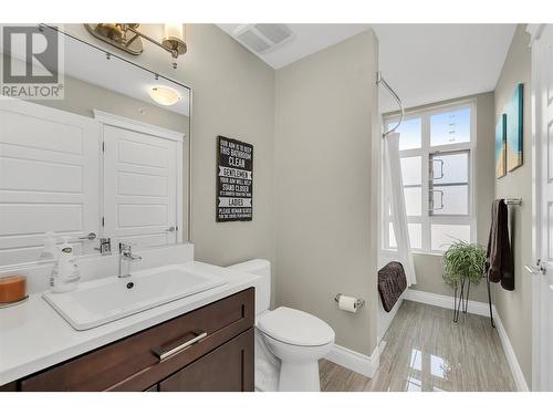 625 Fuller Avenue, Kelowna, BC - Indoor Photo Showing Bathroom