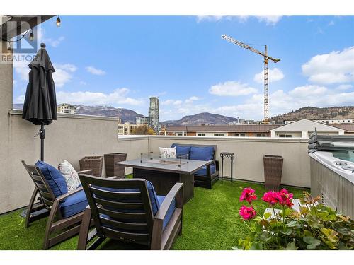 625 Fuller Avenue, Kelowna, BC - Outdoor With View