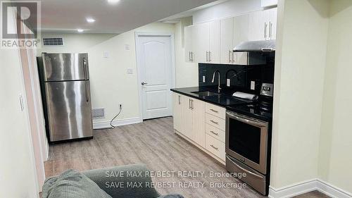 Bsmt - 8 Treepark Street, Brampton, ON - Indoor Photo Showing Kitchen