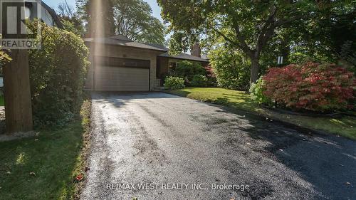 3 Humber Ridge Drive, Toronto, ON - Outdoor