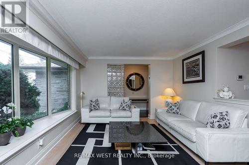 3 Humber Ridge Drive, Toronto, ON - Indoor Photo Showing Living Room