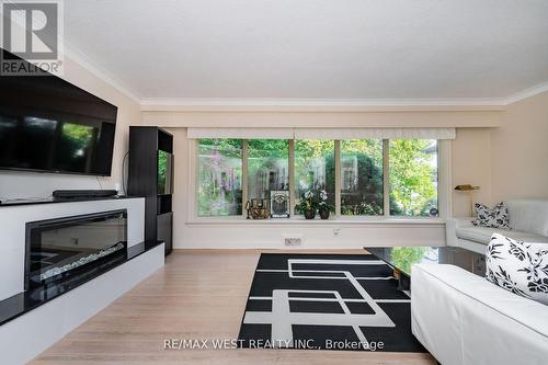 3 Humber Ridge Drive, Toronto, ON - Indoor Photo Showing Living Room