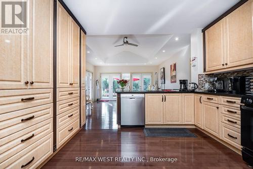 3 Humber Ridge Drive, Toronto, ON - Indoor Photo Showing Kitchen