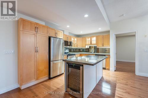 611 - 399 Elizabeth Street, Burlington, ON - Indoor Photo Showing Kitchen