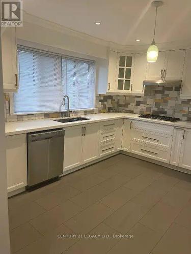 1303 Bunnell Drive, Burlington, ON - Indoor Photo Showing Kitchen