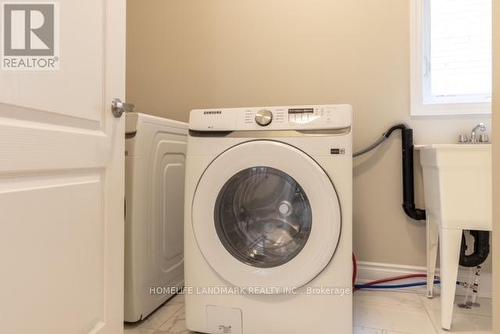 8 Venture Way, Thorold, ON - Indoor Photo Showing Laundry Room