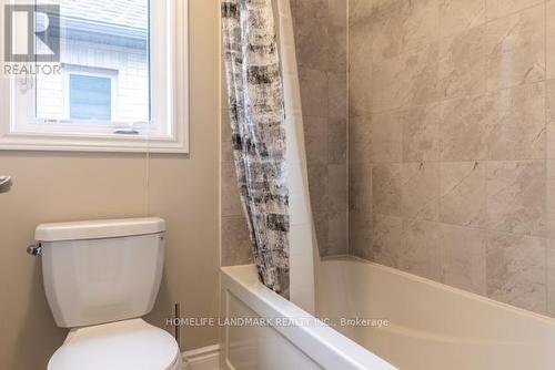 8 Venture Way, Thorold, ON - Indoor Photo Showing Bathroom