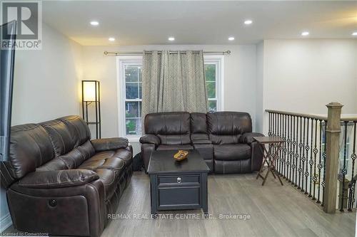 11 Wheatfield Crescent, Kitchener, ON - Indoor Photo Showing Living Room