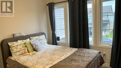 215 Provident Way, Hamilton, ON - Indoor Photo Showing Bedroom