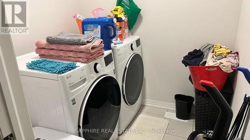 215 Provident Way, Hamilton, ON - Indoor Photo Showing Laundry Room