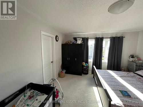 215 Provident Way, Hamilton, ON - Indoor Photo Showing Bedroom