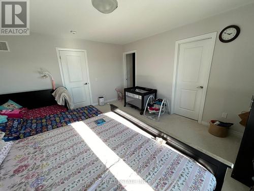 215 Provident Way, Hamilton, ON - Indoor Photo Showing Bedroom