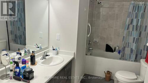 215 Provident Way, Hamilton, ON - Indoor Photo Showing Bathroom