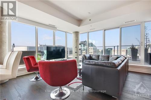 2210 - 199 Slater Street, Ottawa, ON - Indoor Photo Showing Living Room