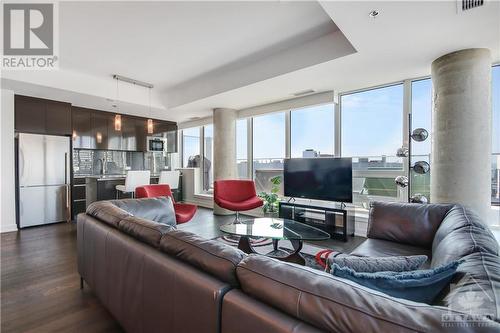 199 Slater Street Unit#2210, Ottawa, ON - Indoor Photo Showing Living Room