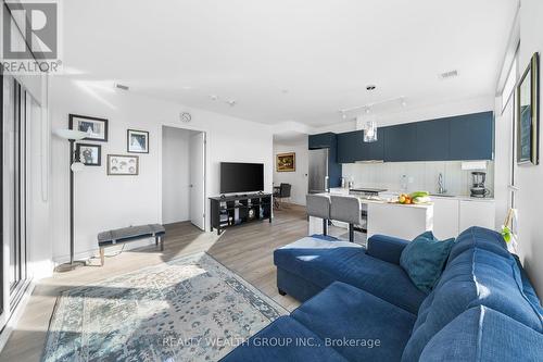 621 - 8 Tippett Road, Toronto, ON - Indoor Photo Showing Living Room