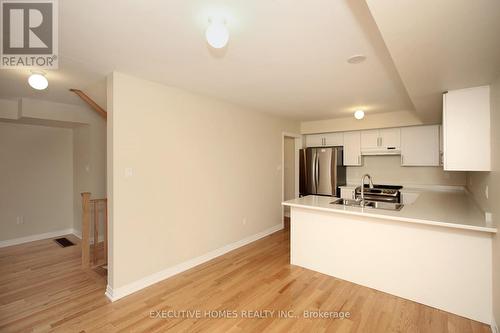 237 Lord Elgin Lane, Clarington, ON - Indoor Photo Showing Kitchen