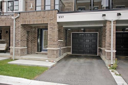 237 Lord Elgin Lane, Clarington, ON - Outdoor