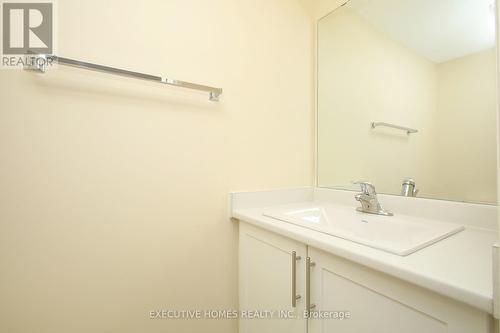 237 Lord Elgin Lane, Clarington, ON - Indoor Photo Showing Bathroom