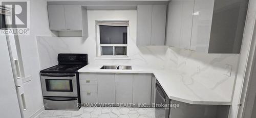 10 Dumfrey Road, Toronto, ON - Indoor Photo Showing Kitchen