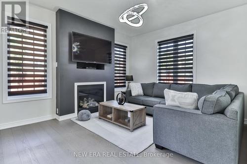 37 Mantle Avenue, Whitchurch-Stouffville, ON - Indoor Photo Showing Living Room With Fireplace