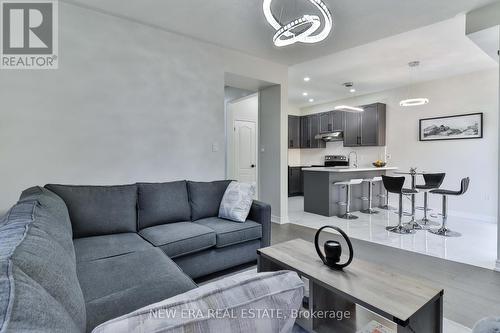 37 Mantle Avenue, Whitchurch-Stouffville, ON - Indoor Photo Showing Living Room