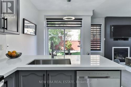 37 Mantle Avenue, Whitchurch-Stouffville, ON - Indoor Photo Showing Kitchen